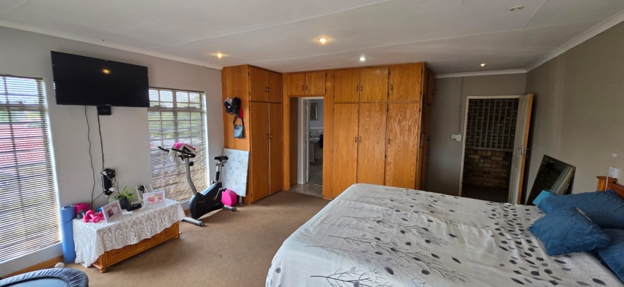 4 Bedroom Property for Sale in Miederpark North West